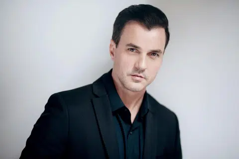 Singer Tommy Page dies at 46