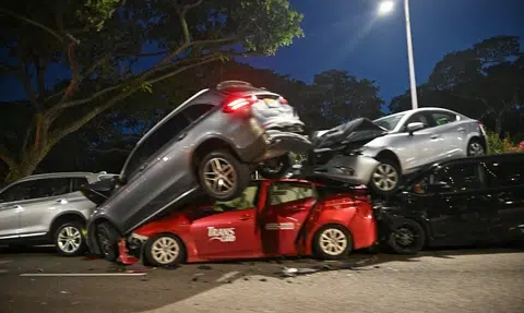 4 taken to hospital in multi-car accident on ECP