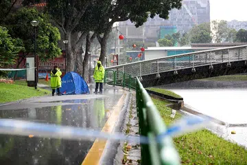 Man falls into Kallang River and drowns