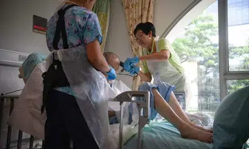 Retired hairdresser has been cutting hair for the terminally ill for 26 years