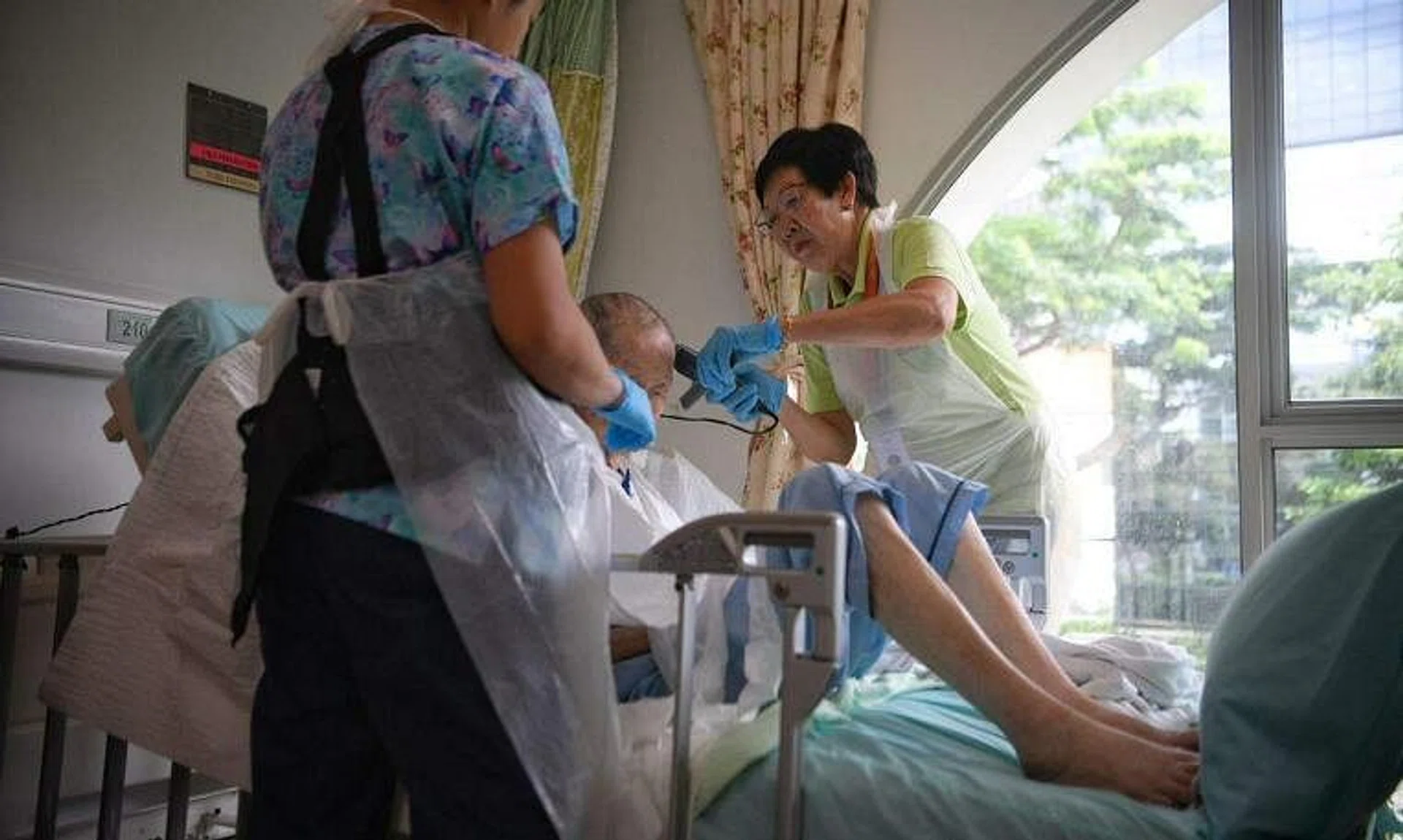 Madam Ivy Cheok Boon Kiew has spent the past 26 years giving free haircuts to terminally ill patients in hospices around Singapore.