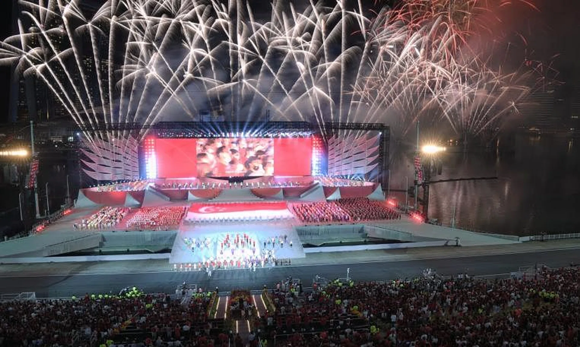 StarHub and Singtel are offering free previews on their pay television channels over the National Day period to entertain consumers in their homes.
