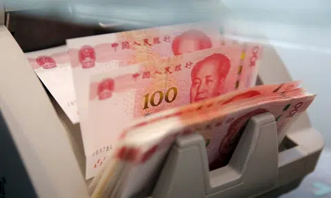 Chinatown shops illegally compare rates for renminbi remittance