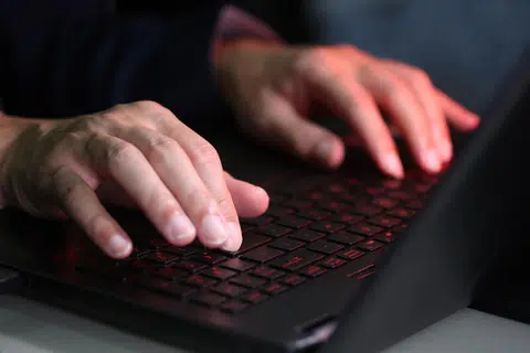 Private-hire driver took passenger's laptop and reset it