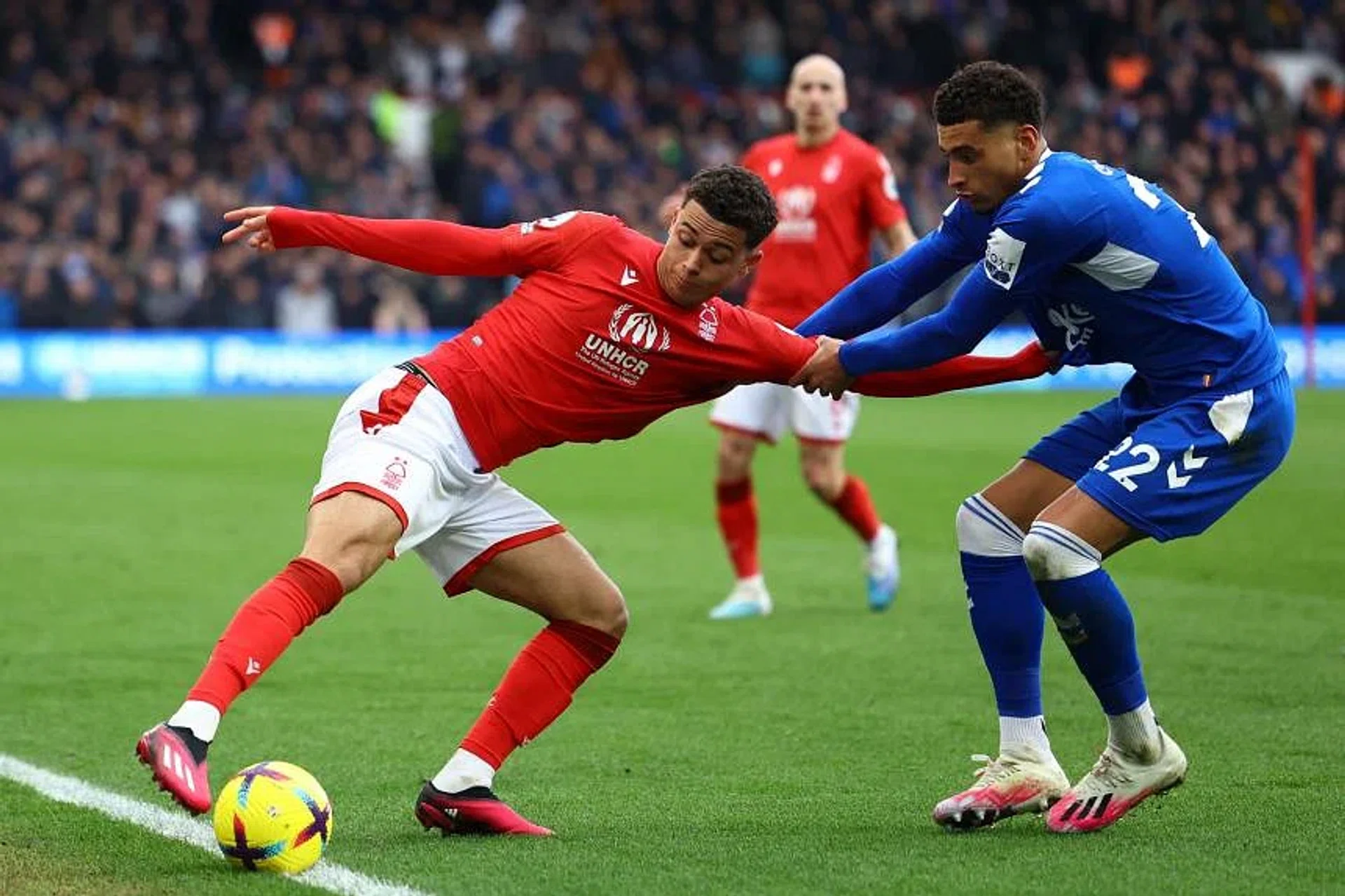Nottingham Forest's Brennan Johnson in action with Everton's Ben Godfrey. PHOTO: REUTERS
