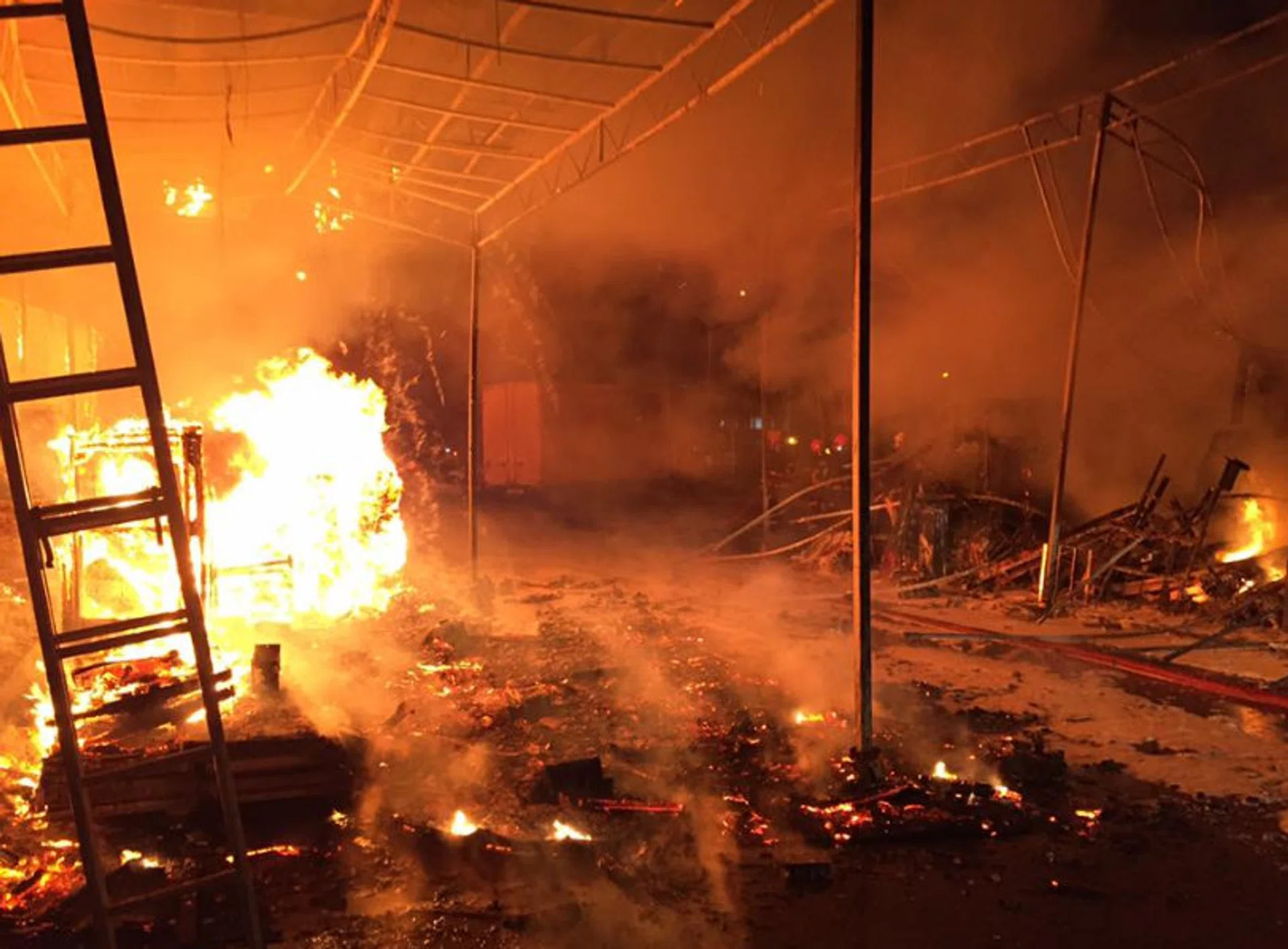 A fire broke out at a warehouse in Sungei Kadut early Wednesday (Nov 2) morning.