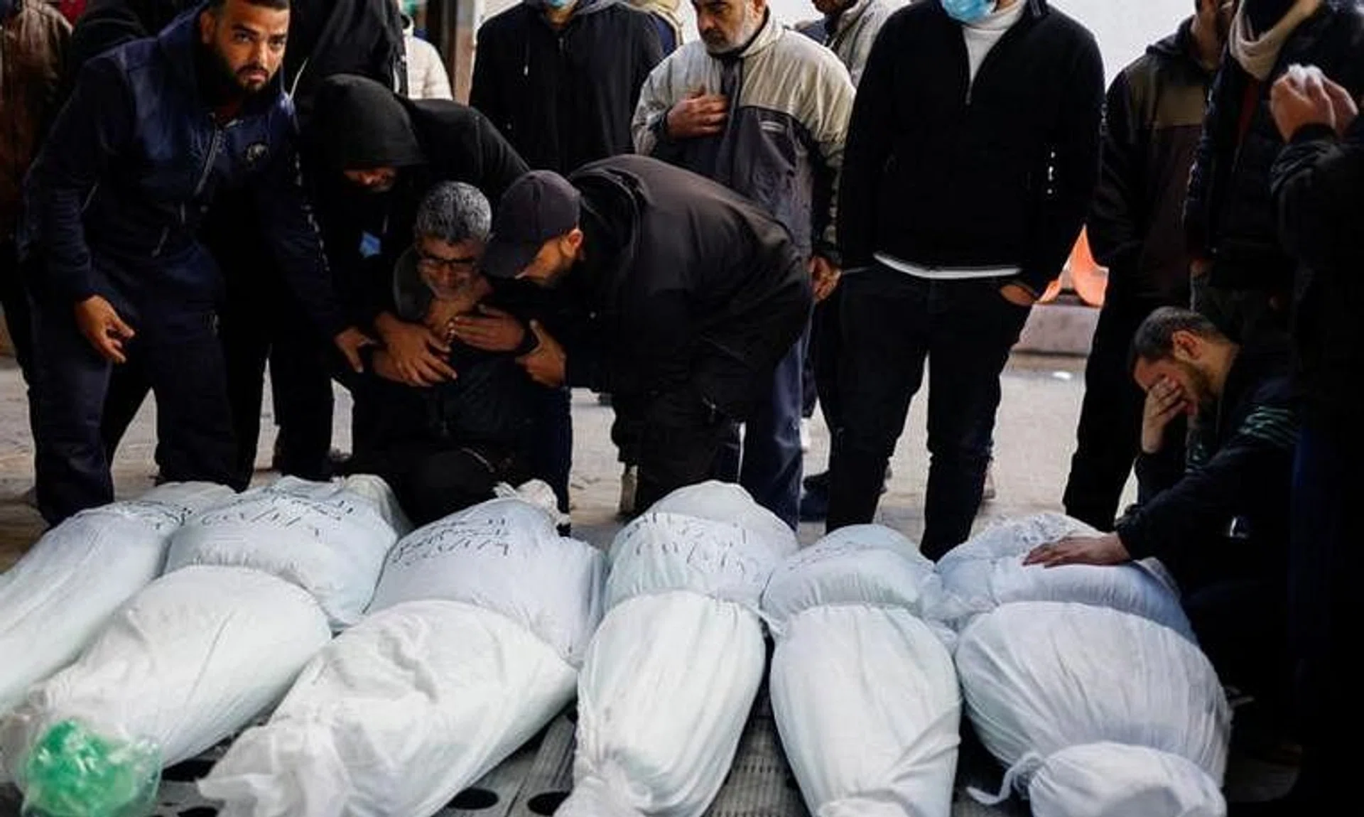 Mourners react next to the bodies of Palestinians killed in an Israeli strike, amid the ongoing conflict between Israel and the Palestinian Islamist group Hamas, in Rafah, in the southern Gaza Strip, January 10, 2024. REUTERS/Mohammed Salem