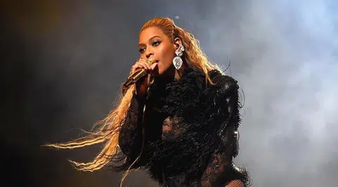 Beyonce steals the show at Video Music Awards