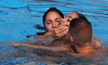 US artistic swimmer rescued from pool after fainting at World C'ships
