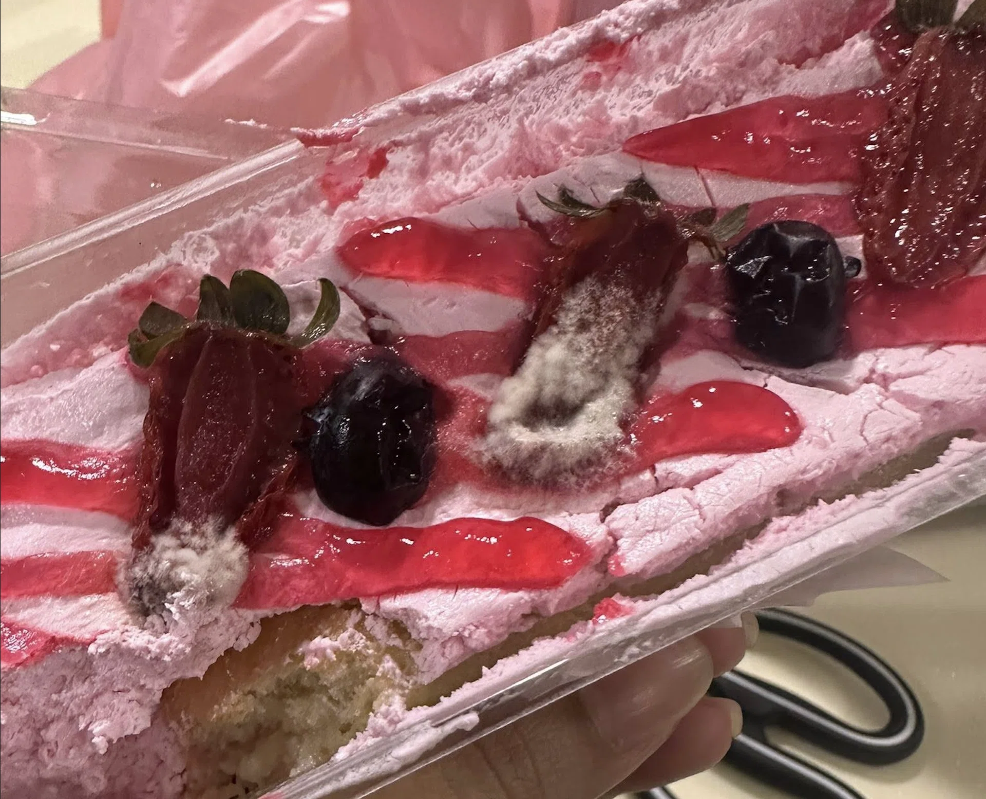 The sight that greeted a stay-at-home mother when she opened her dessert order.