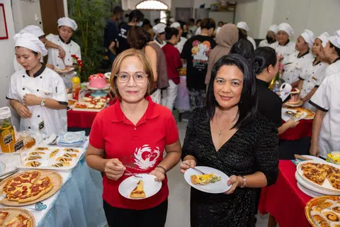 Ms Betty de Loreto (left) and Ms Leizle Menez are Filipino domestic workers who have spent more than a decade volunteering.