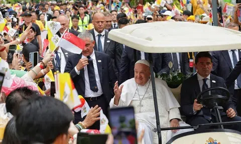 Pope Francis arrives in Singapore for 3-day state visit