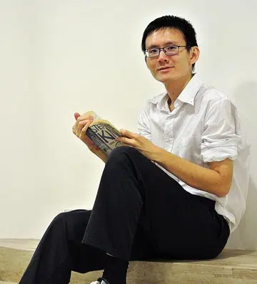 Man battles disease to graduate