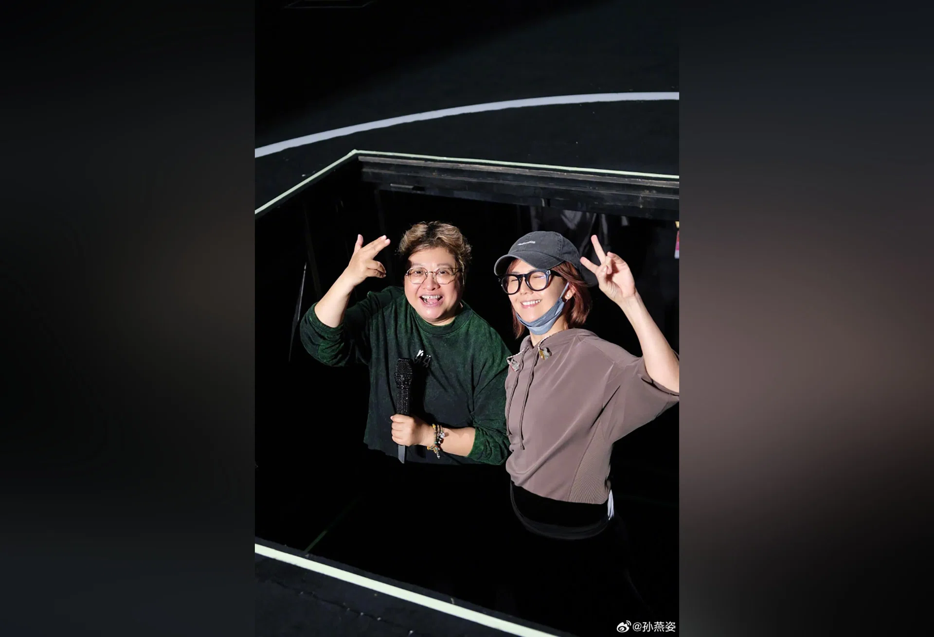 Stefanie Sun (right) has supported Han Hong's charity foundation over the years.