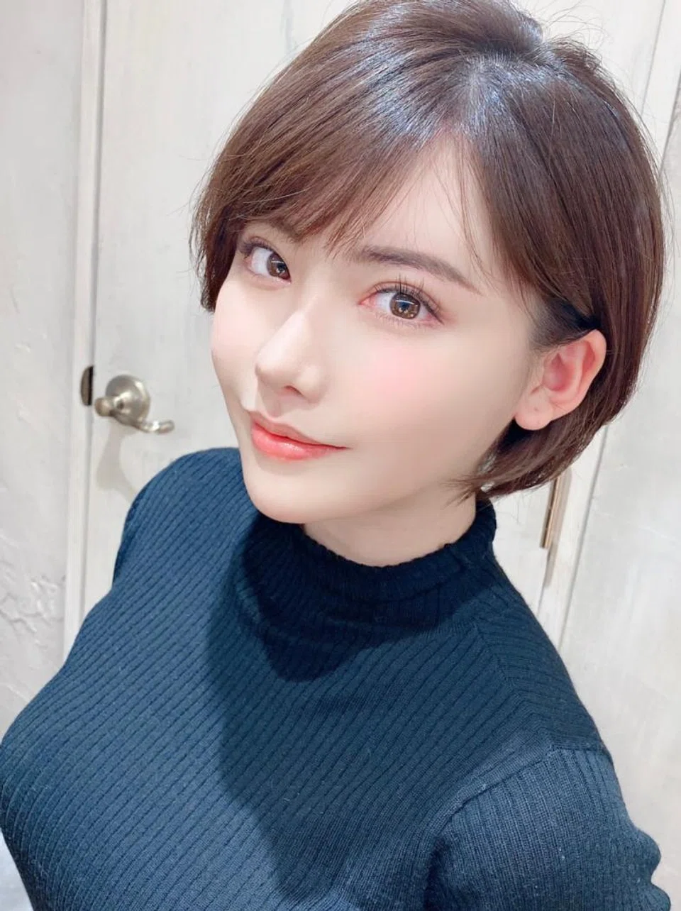 Japanese porn star hugs over 3,000..., Latest News The New Paper