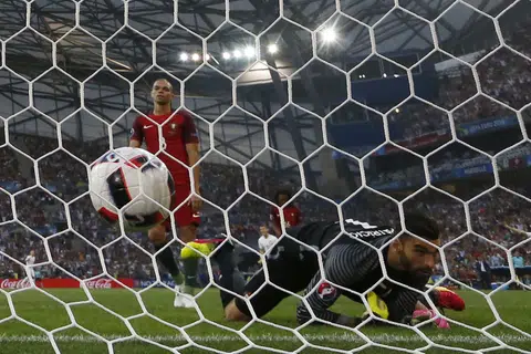 Porous Portugal