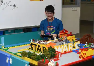 Star draws at local Poly open house