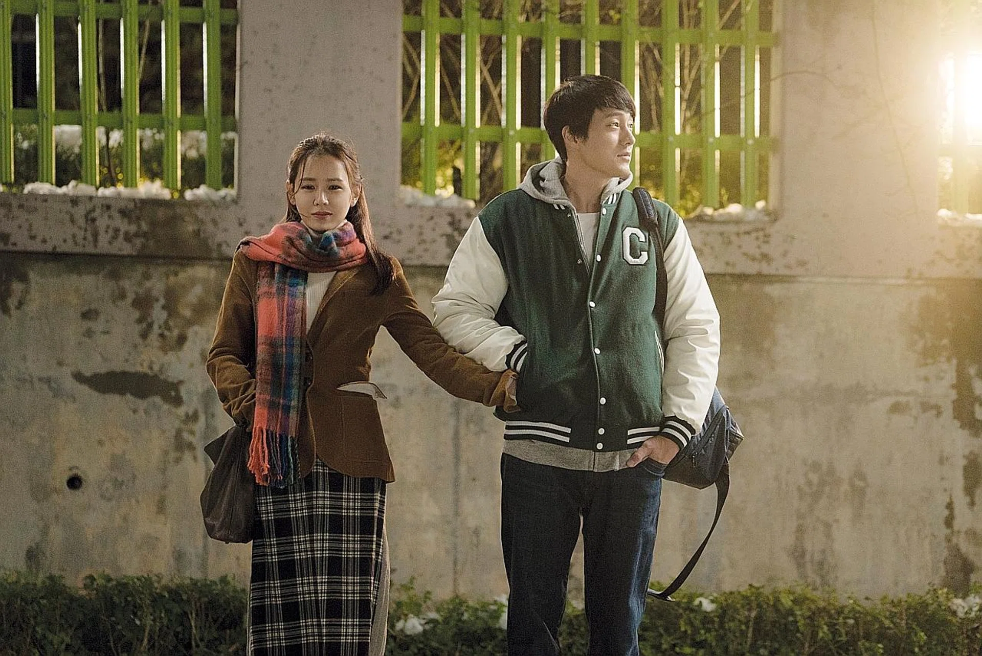 Son Ye Jin and So Ji Sub share a perfect chemistry in the movie. 