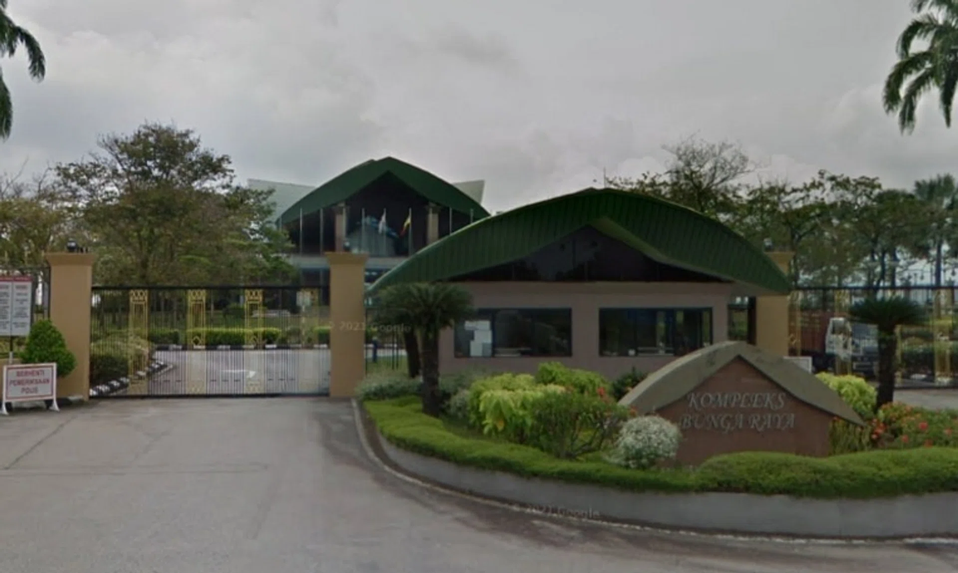The incident occurred at the area between the entrance and exit of the Bunga Raya Complex.