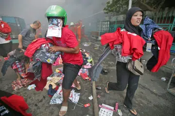Fire engulfs Jakarta market