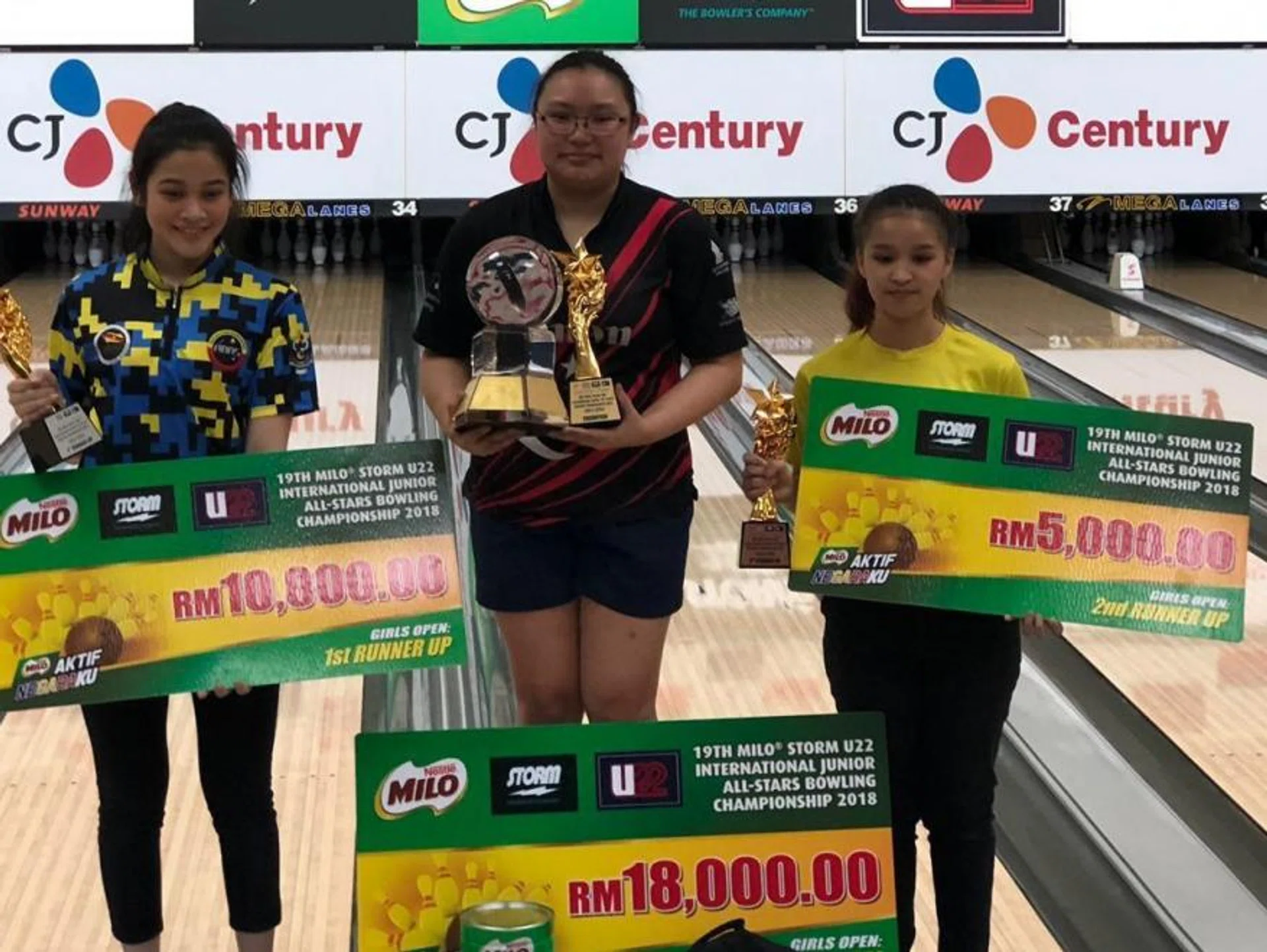Singapore's Charmaine Chang (centre) winning the 19th Milo Storm U22 International Junior All Stars Bowling Championship in Petaling Jaya. 