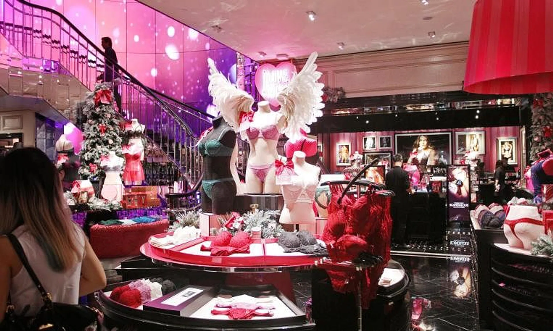 The girls were suspected of stealing lingerie from a Victoria’s Secret store, as well as a pair of Crocs footwear.