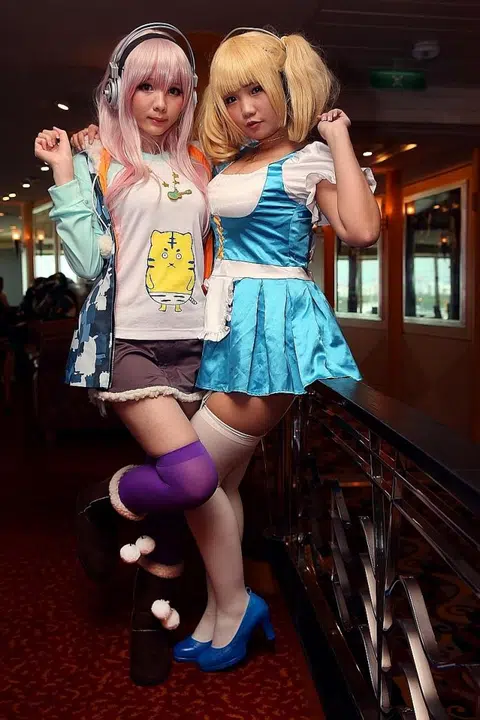 Cosplayers talk about creepy fans