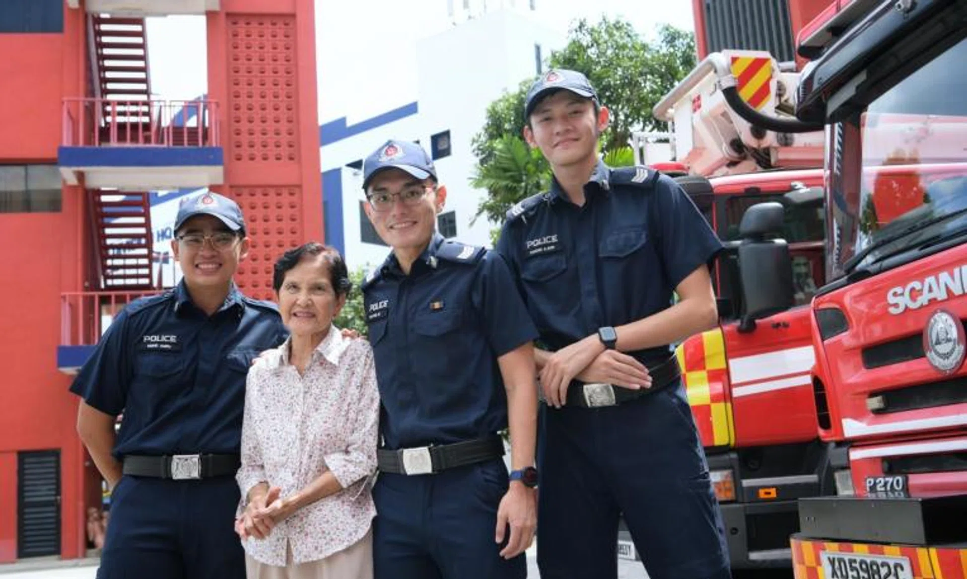 Madam Tay Bee Neo together with (from left) Special Constable Muhammad Amru bin Abd Rahman, Sergeant Tan Wei Jie and Sergeant Choong K-Ron.