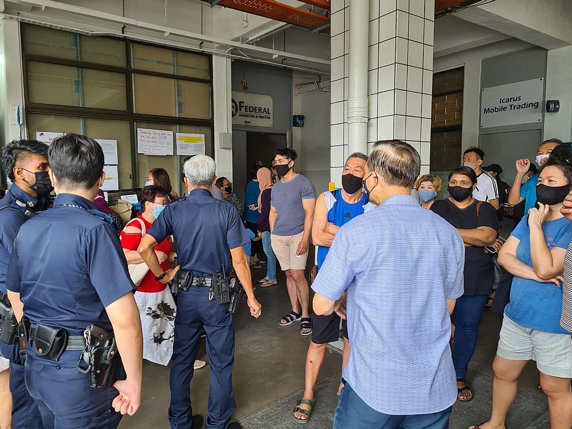 Six police officers were seen outside Jeep Sing Fashion urging people to stand further apart or to leave. 