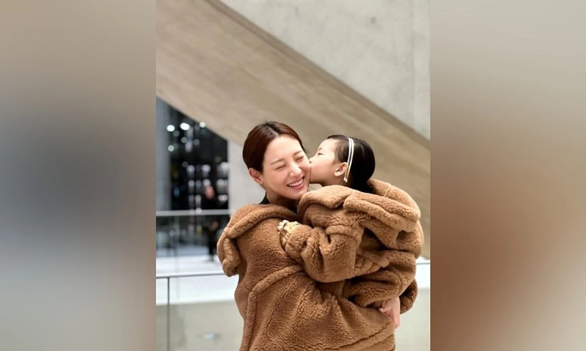 South Korean actress Claudia Kim with her four-year-old daughter. On Sept 23, the 39-year-old announced her divorce from her Korean-American entrepreneur husband after five years of marriage. 