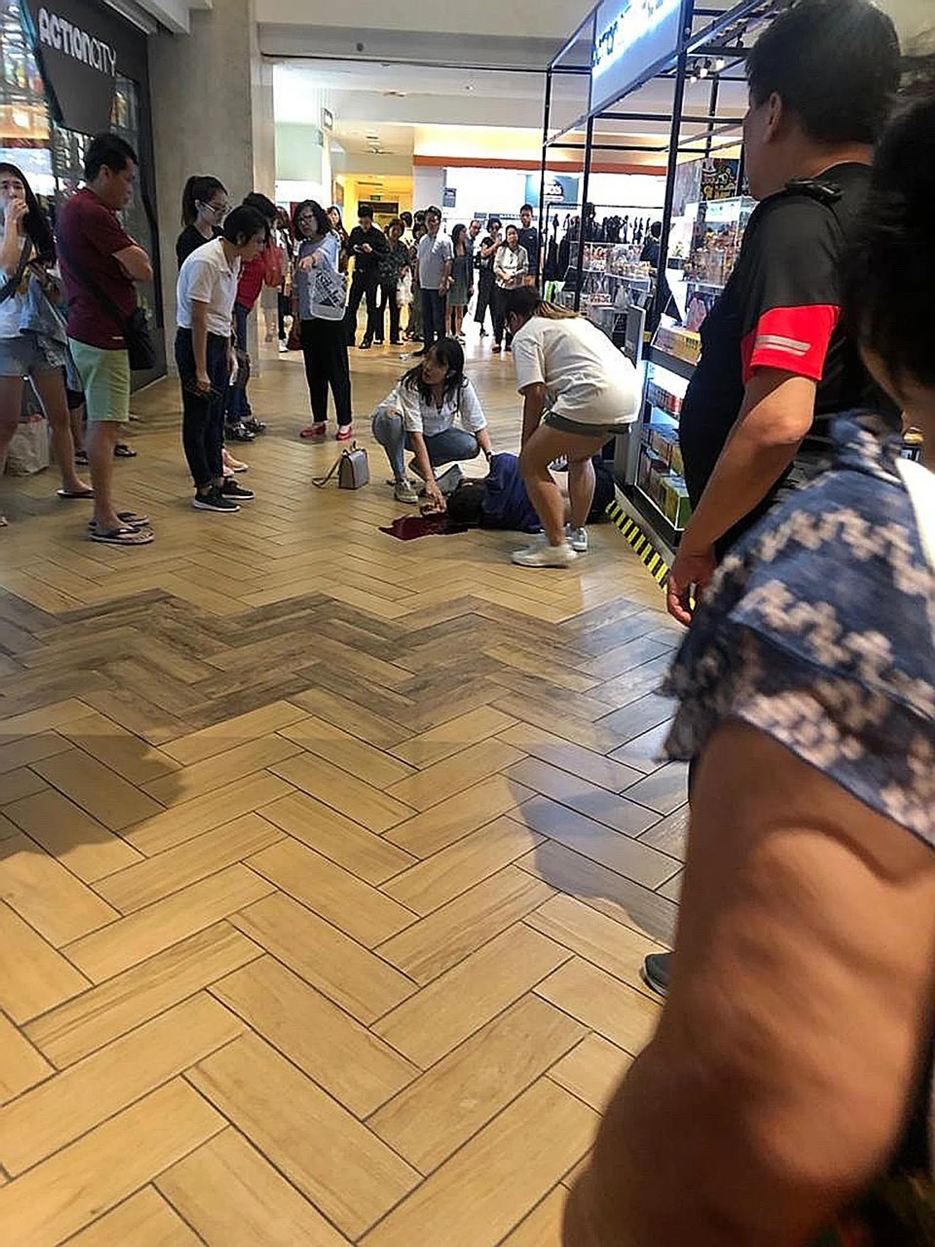 Witnesses attempting to help the man.