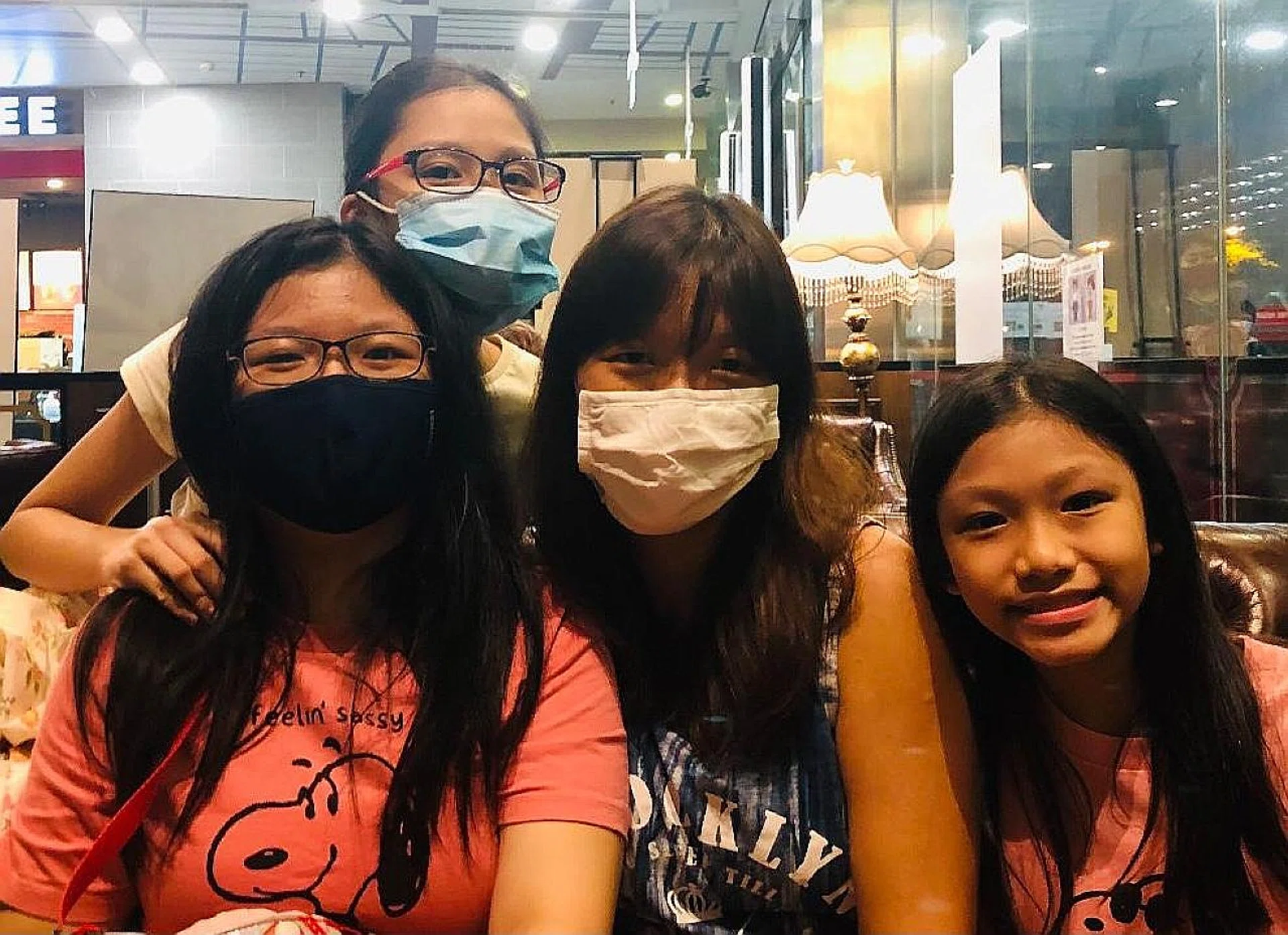 Ms Yan Chui Leng (second from right) with daughter Pui Teng (left) and her siblings. 