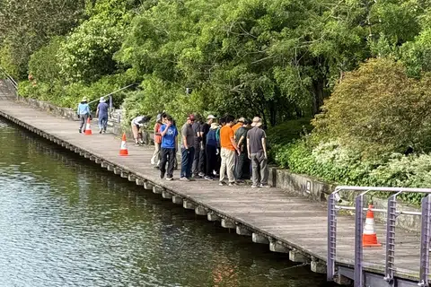 'Tourists' accused of plucking plants at Gardens by the Bay turn out to be volunteers