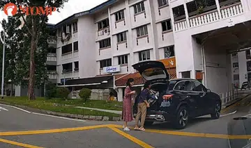 'Have some sense': Driver annoyed by Mercedes blocking carpark
