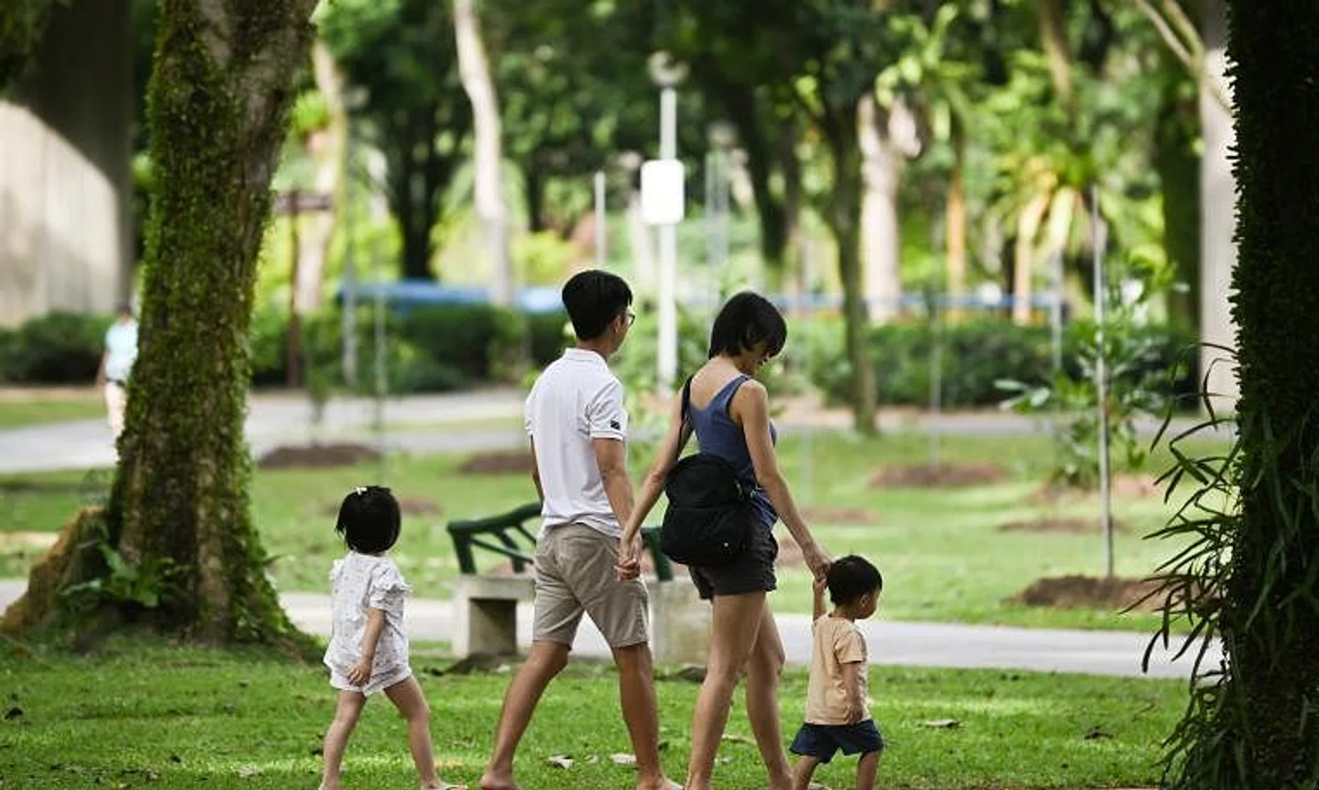 The vast majority of people polled aged 15 to 64 agree that it is their responsibility to take care of their parents.