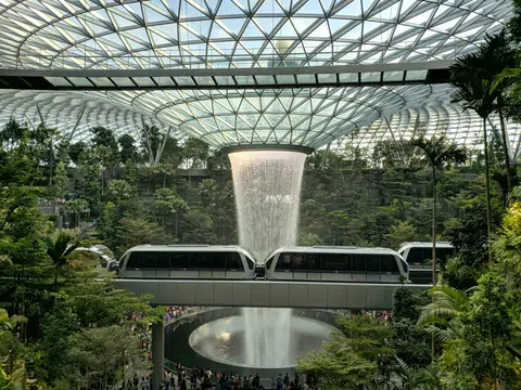 Serial snack thief strikes again at Jewel Changi, jailed for 10 weeks