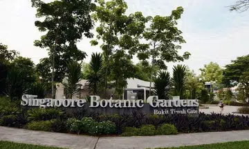 Man claims to be from PA, asks for photo of woman's foot at Botanic Gardens