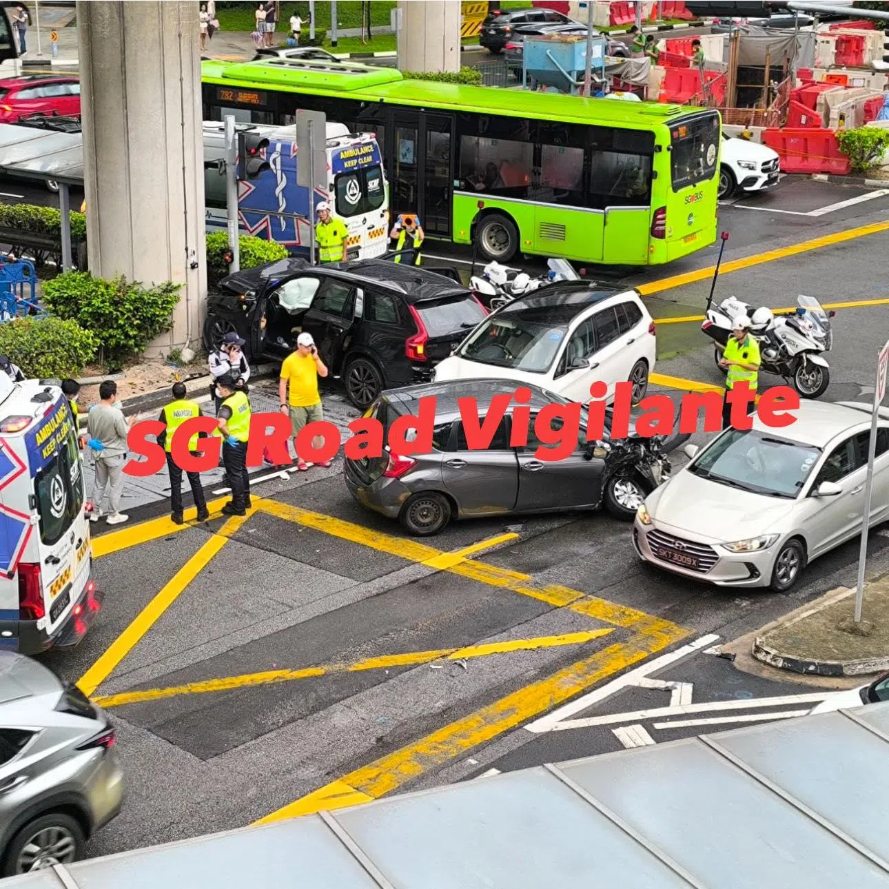 5 hospitalised after three-car collision at Clementi junction