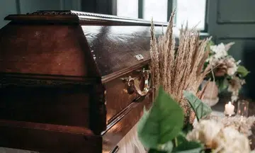 Ecuadoran woman wakes up inside coffin at her own wake