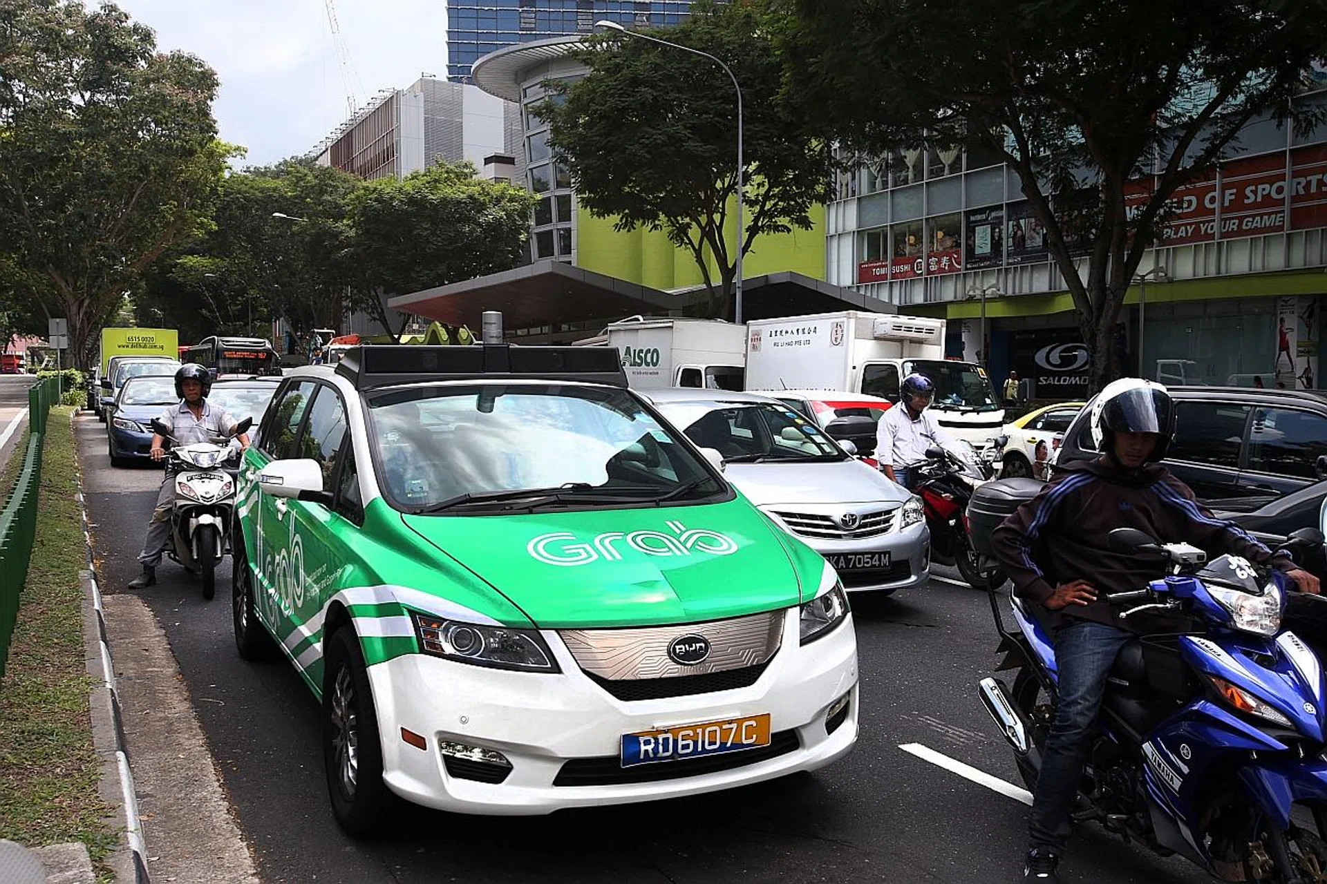 Under the new rules, only rides made through apps such as Grab and Gojek are allowed. Rides booked through those apps will have contact details of customers so they can be contact traced should an infection occur. 