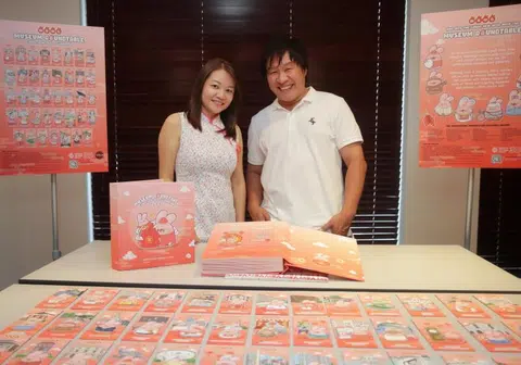Couple collected tens of thousands of red packets over decades