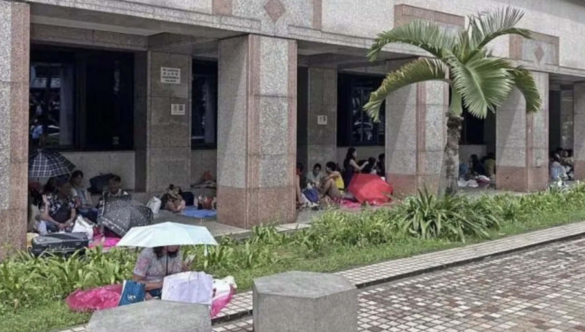 The corridor of the former SMRT headquarters would be filled with maids on weekends.