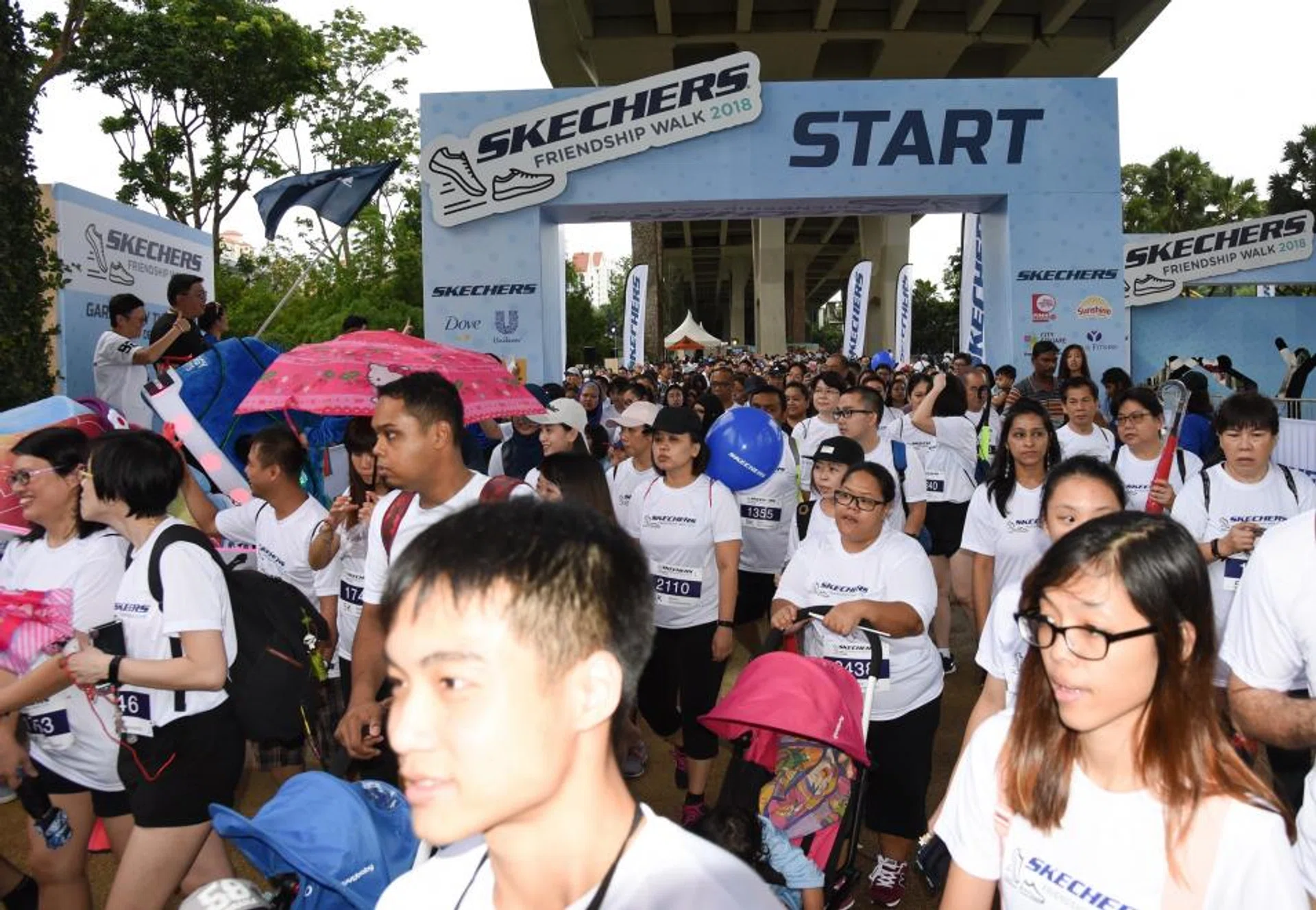 Participants setting off on the Skechers Friendship Walk on Dec 1 (Sat).