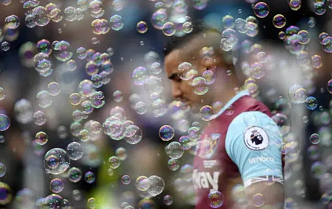 Payet signs for Marseille