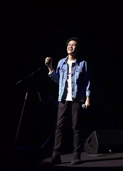 Six-month wait for Gentles Bones gig worth it, say fans