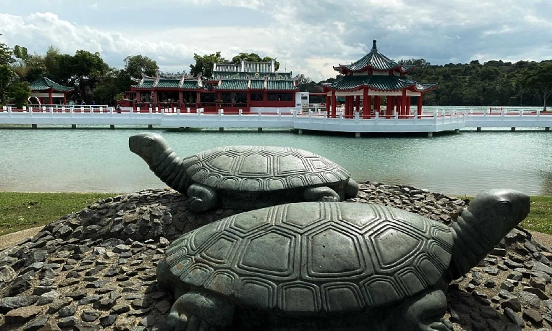 There are hourly ferries daily from both Kusu Island and Marina South Pier during the pilgrimage season.