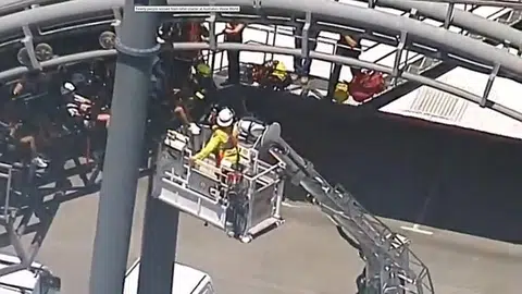 20 trapped on rollercoaster in Aussie park