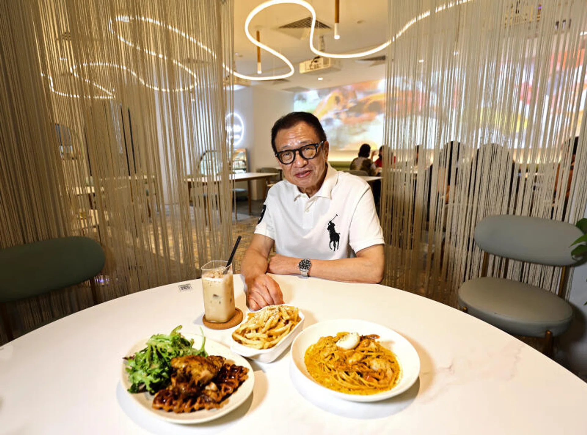 Hong Kong actor says Singaporeans love to complain, regardless of the situation.