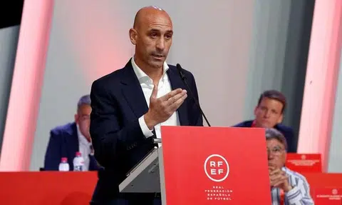Under-fire Spanish football chief Luis Rubiales' mother on hunger strike over 'hunt' on son, says report