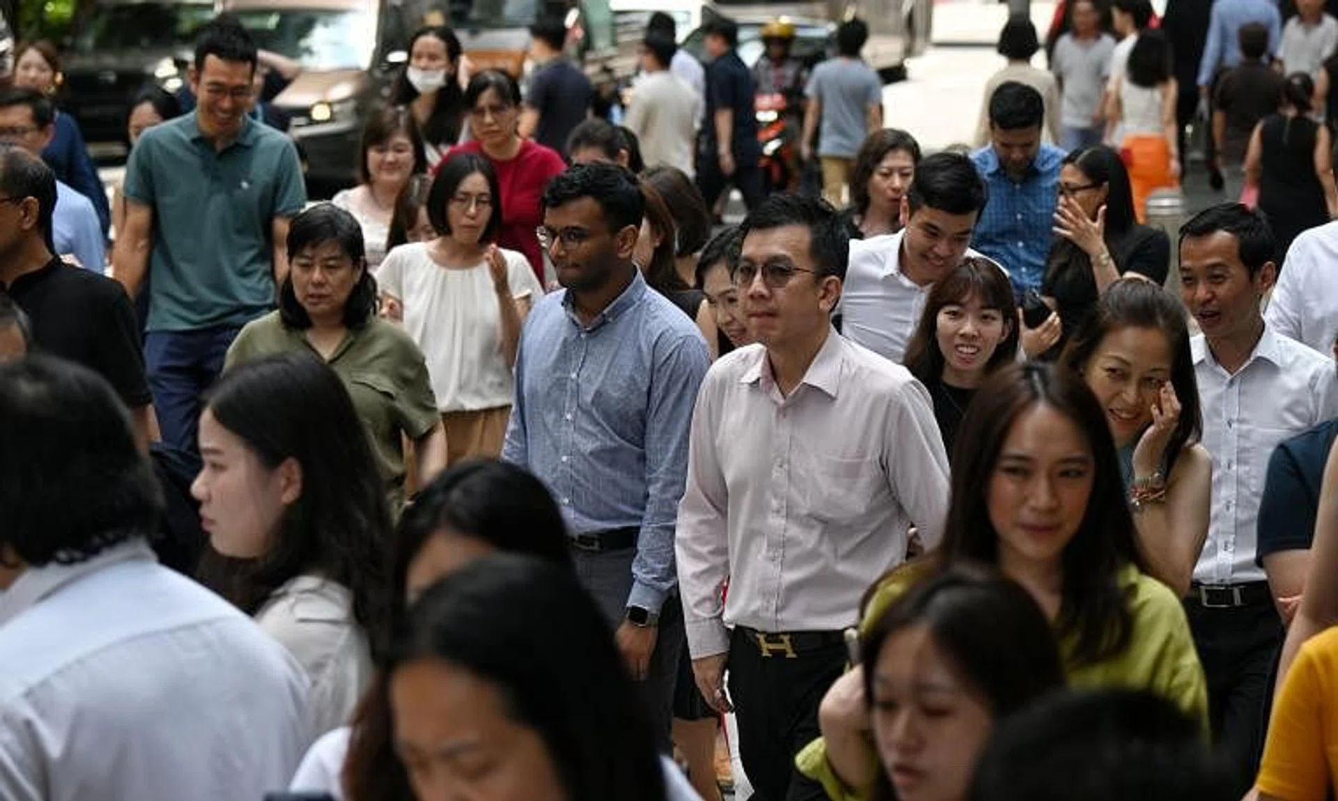 In total, civil servants will receive 0.9 months’ salary in full-year bonus, or annual variable component, in 2023.